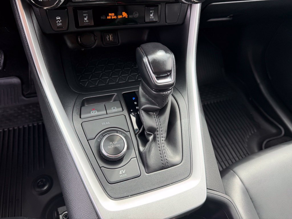 Used 2023 Magnetic Gray Metallic/Midnight Black Metallic Toyota XLE Premium image 23