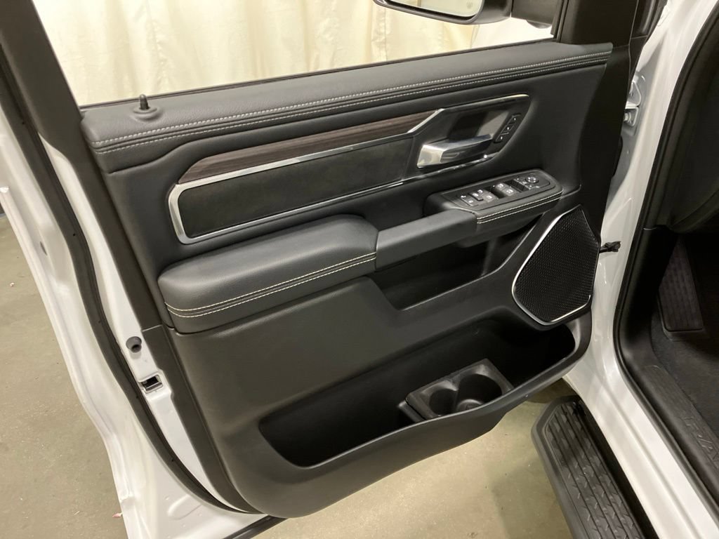 New 2026 Ivory White Tri-Coat Pearl-Coat Exterior Paint RAM Laramie image 14