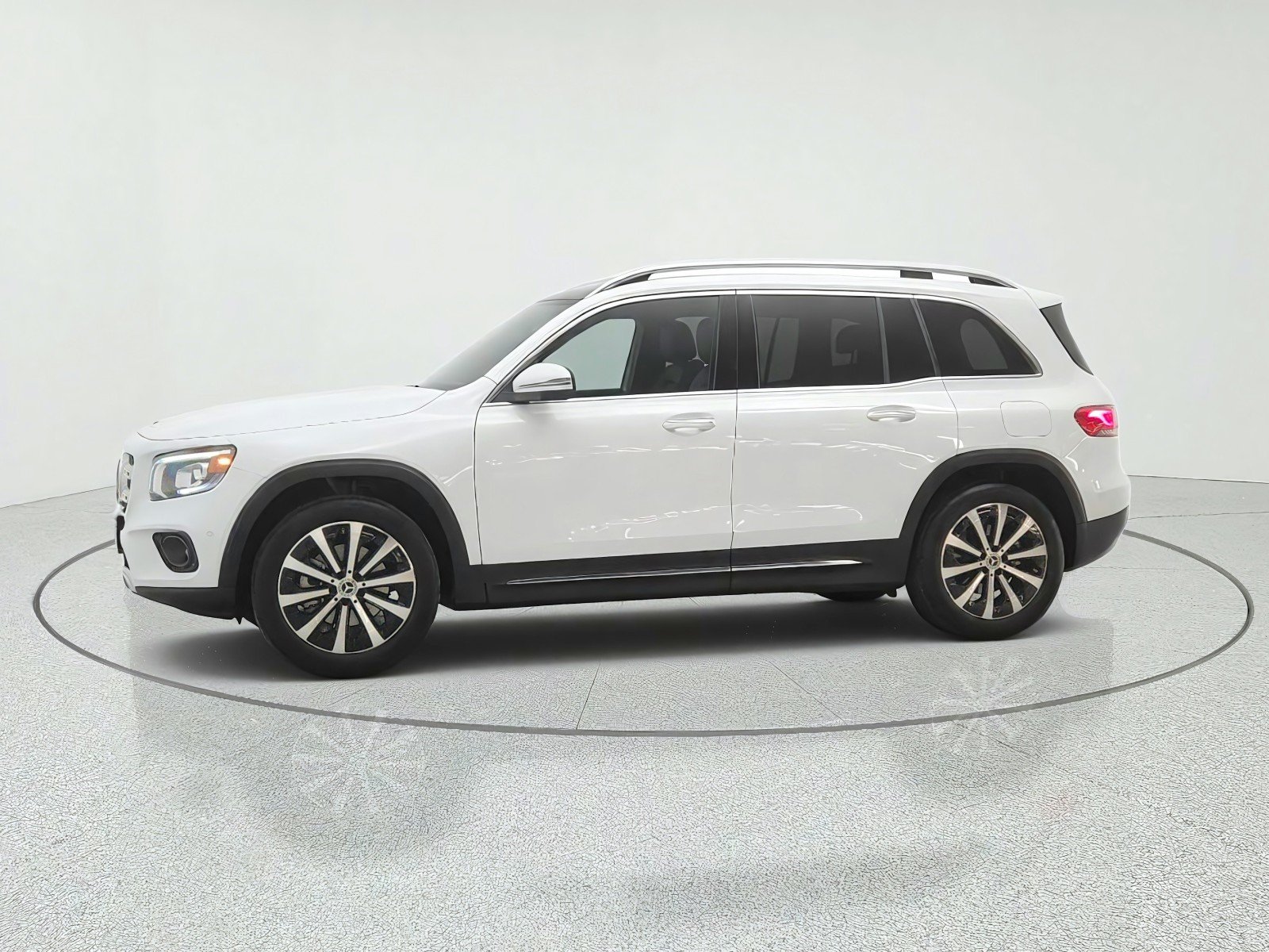 Used 2022 Digital White Metallic Mercedes-Benz GLB 250 SUV image 8