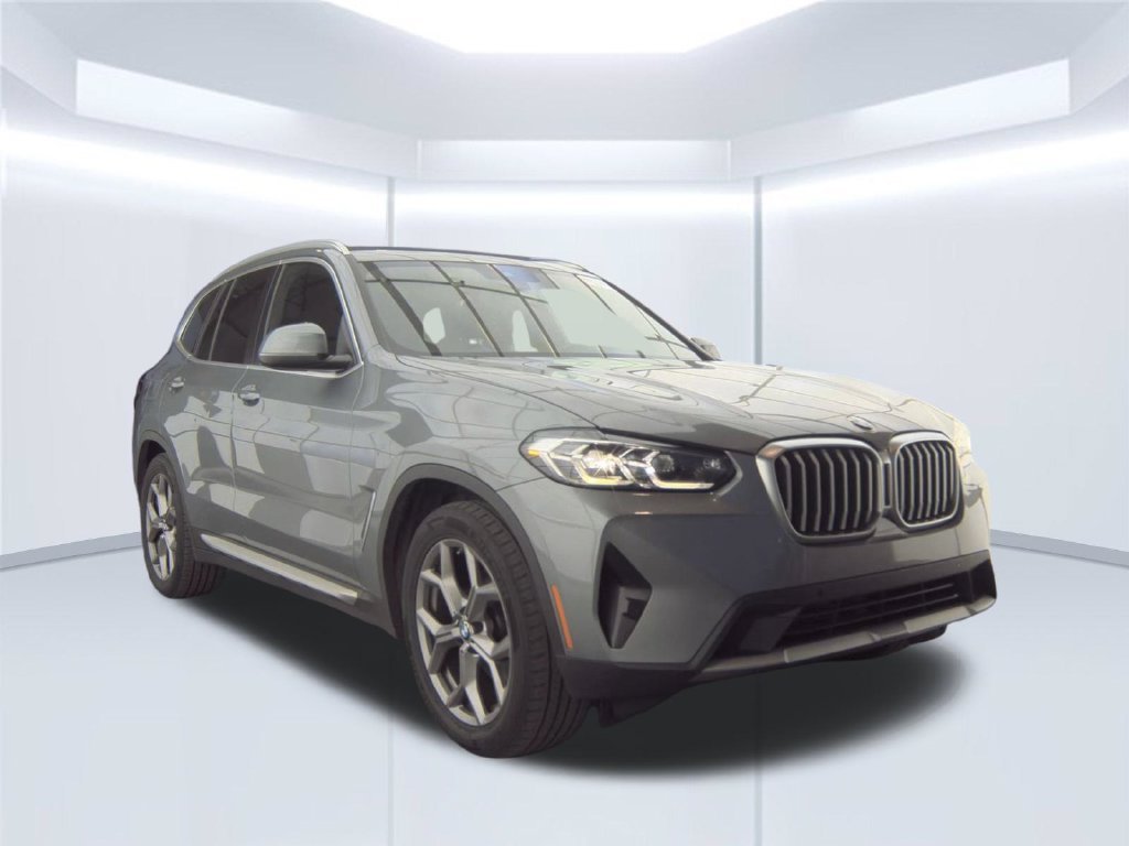 Used 2024 Gray BMW sDrive30i image 4