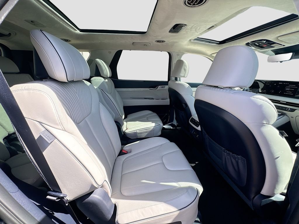 Used 2023 White Hyundai Calligraphy image 32