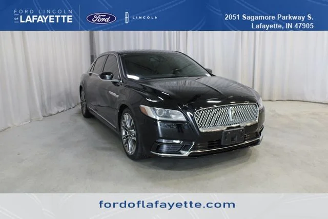 Used 2017 Black Lincoln Select image 1