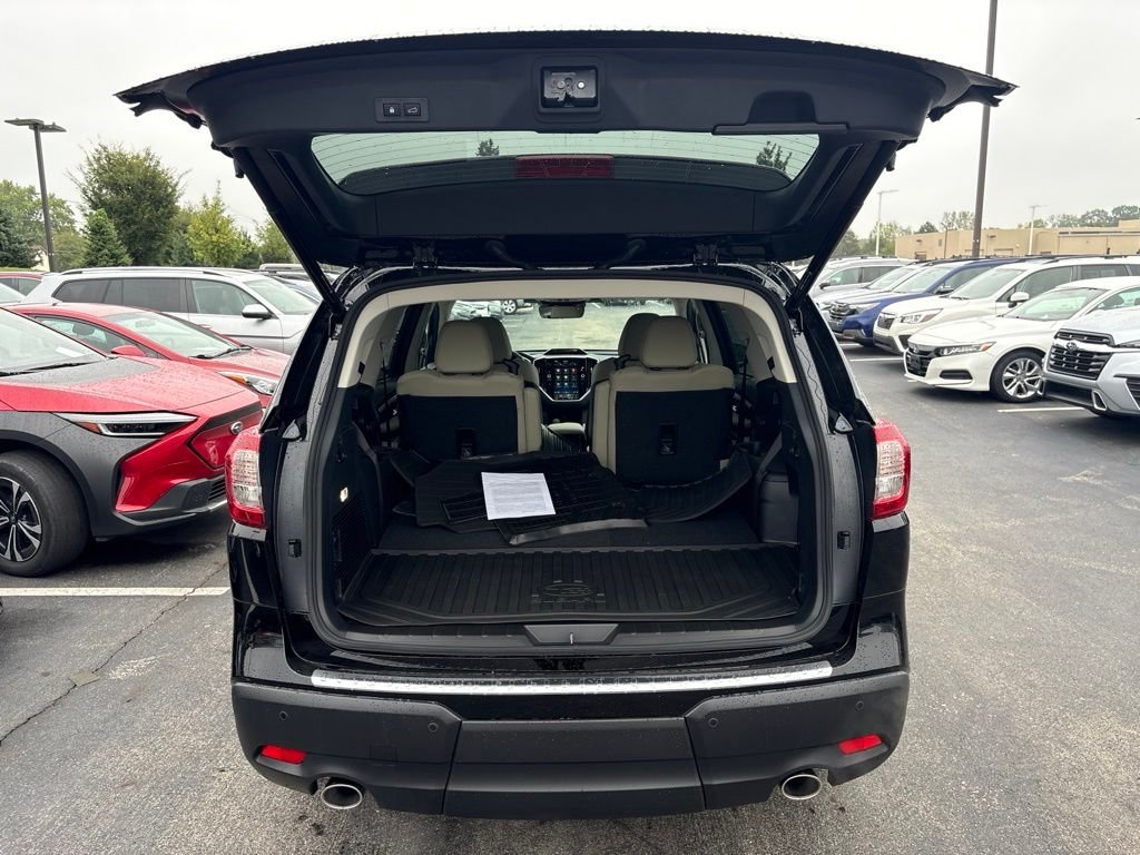 New 2027 CRYSTAL BLACK SILICA Subaru Limited 7-Passenger image 8