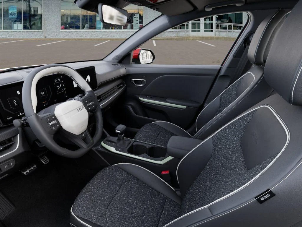 2025 Kia K4 GT-Line - Photo 17