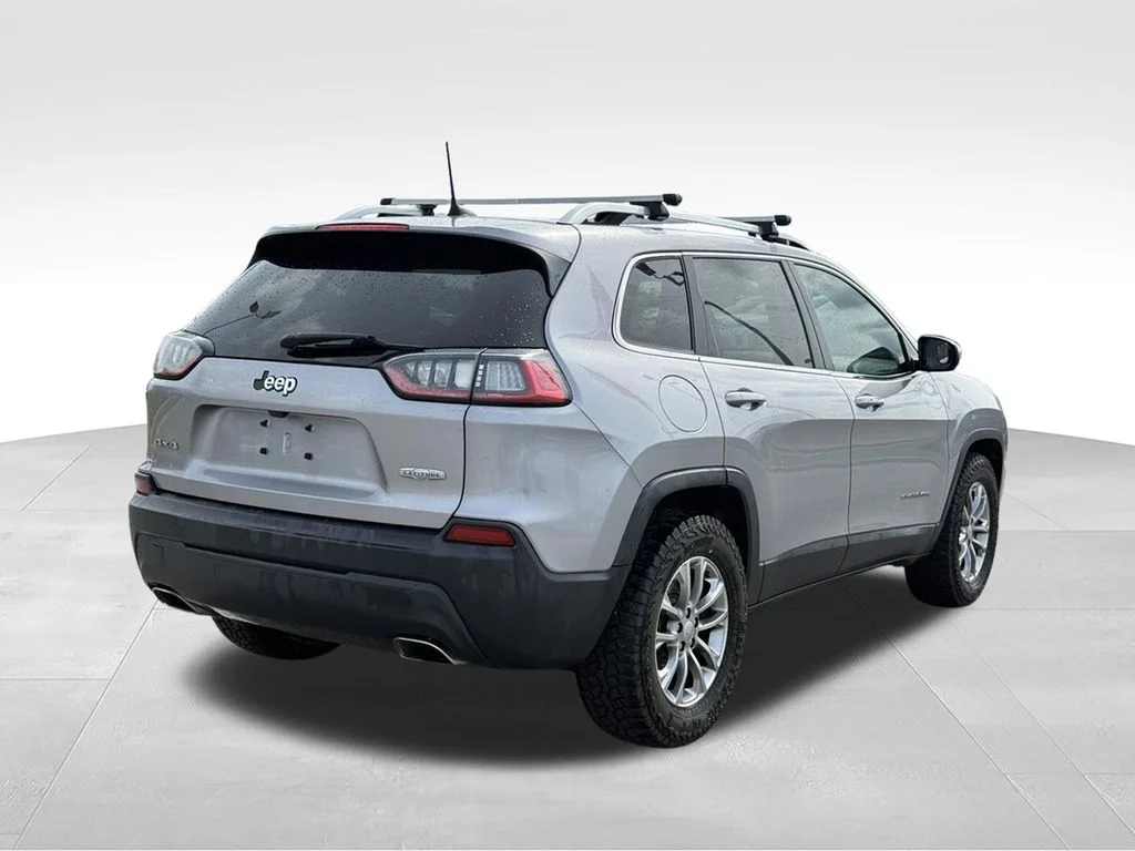 Used 2019 Silver Jeep Latitude Plus image 25