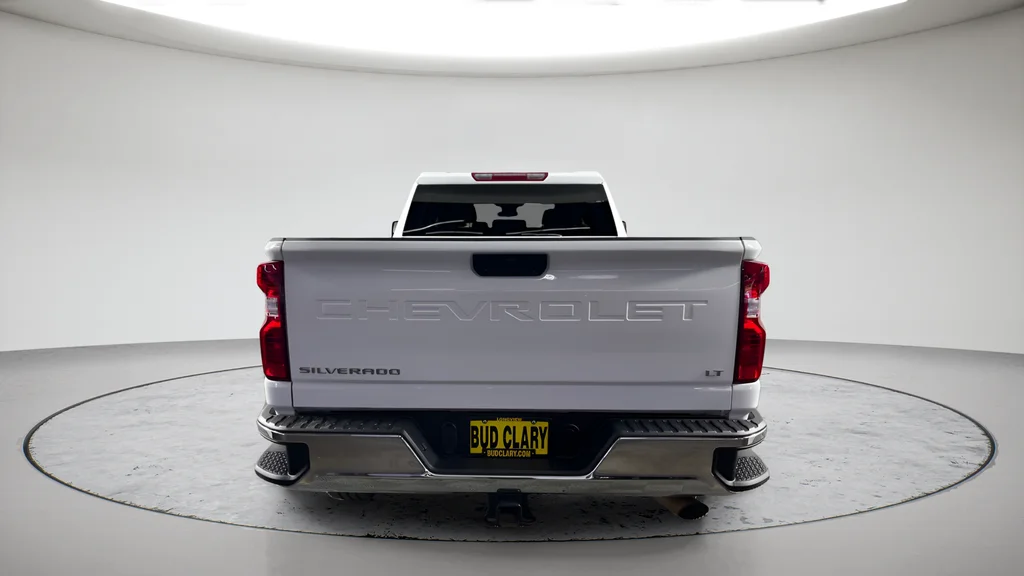 Used 2025 White Chevrolet LT image 4