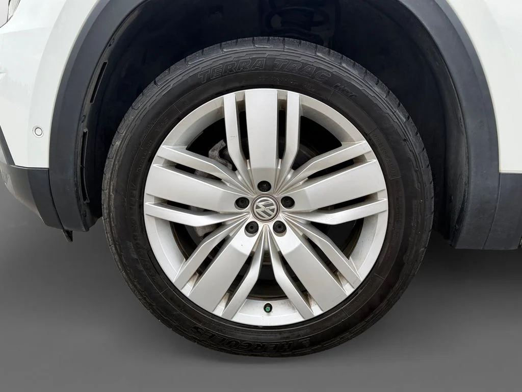 Used 2019 White Volkswagen SEL Premium image 16