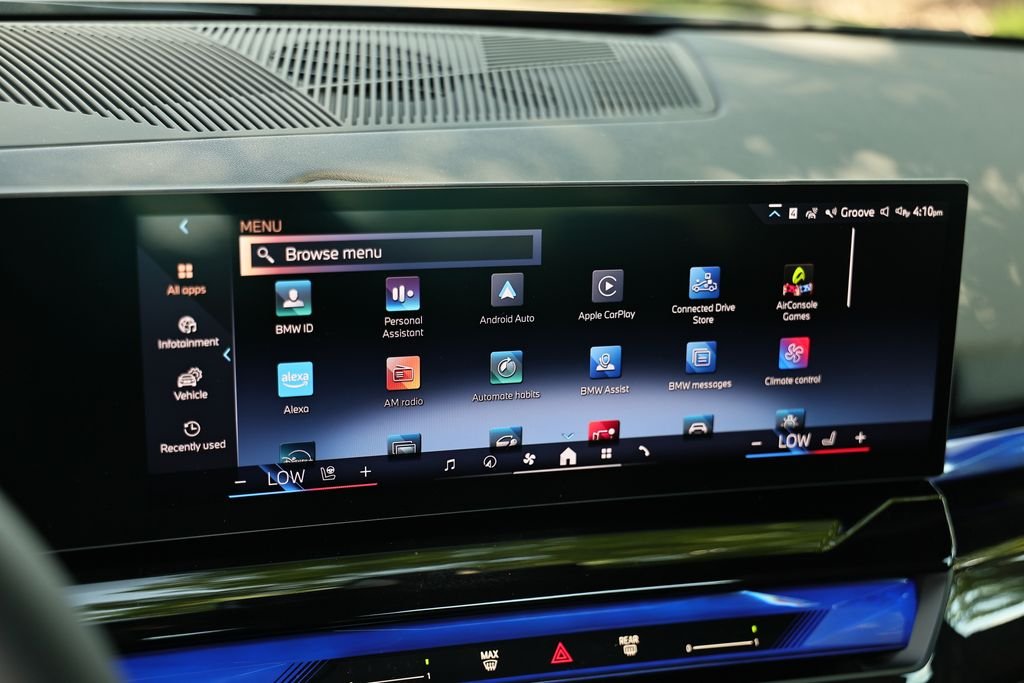2027 BMW 5 Series 530i - Photo 35