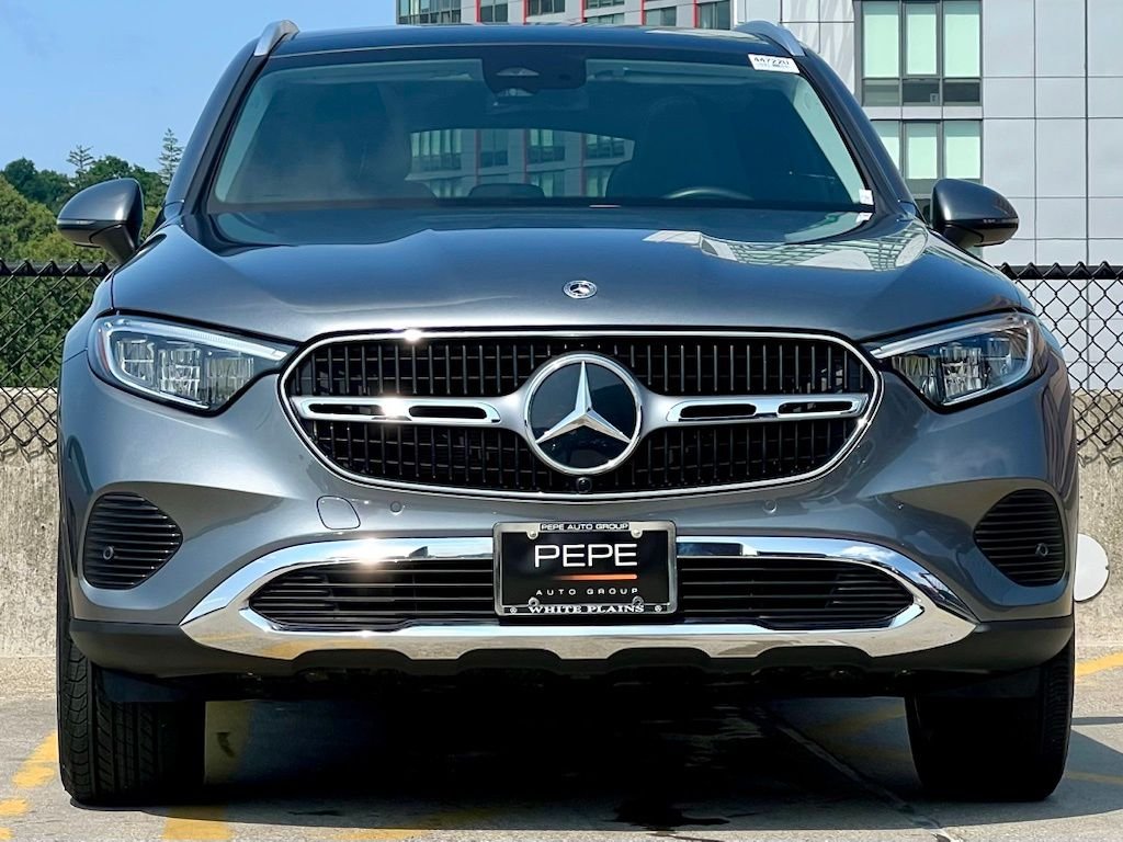 Certified Used 2023  Mercedes-Benz GLC 300 image 3