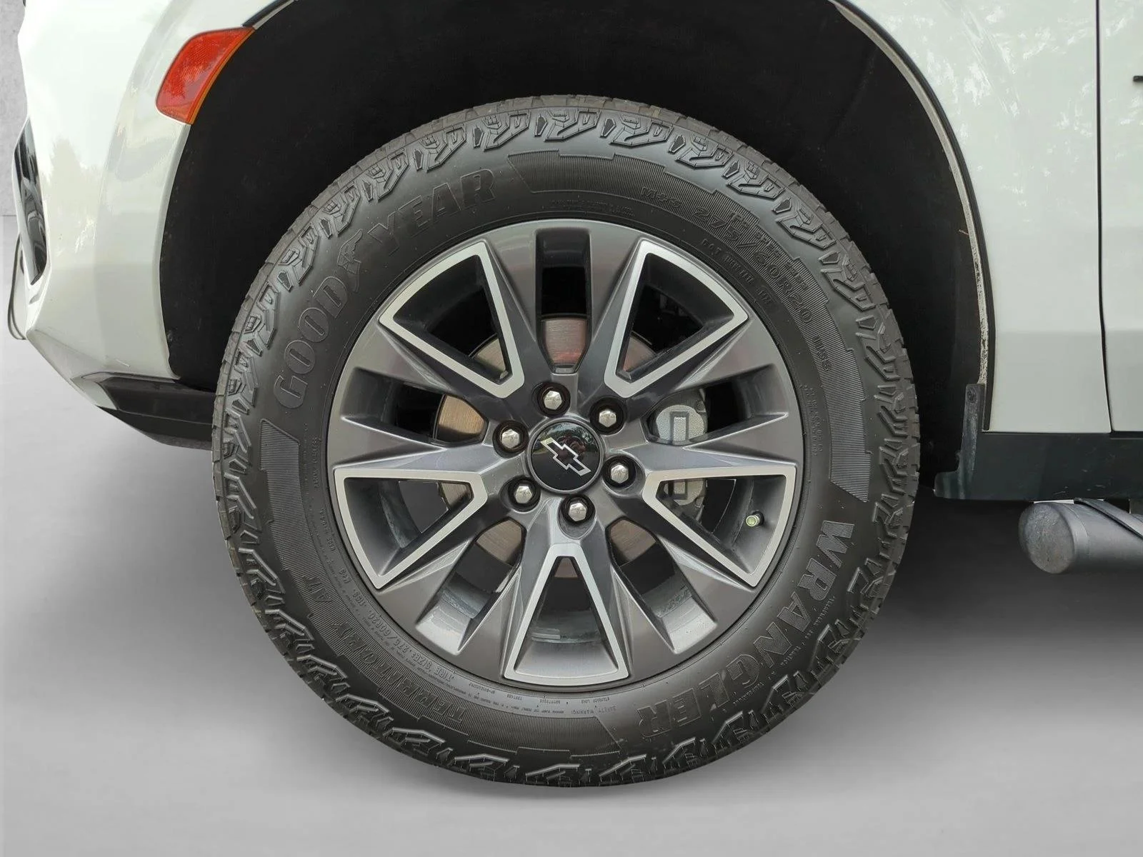 Used 2024 Summit White Chevrolet Z71 image 13