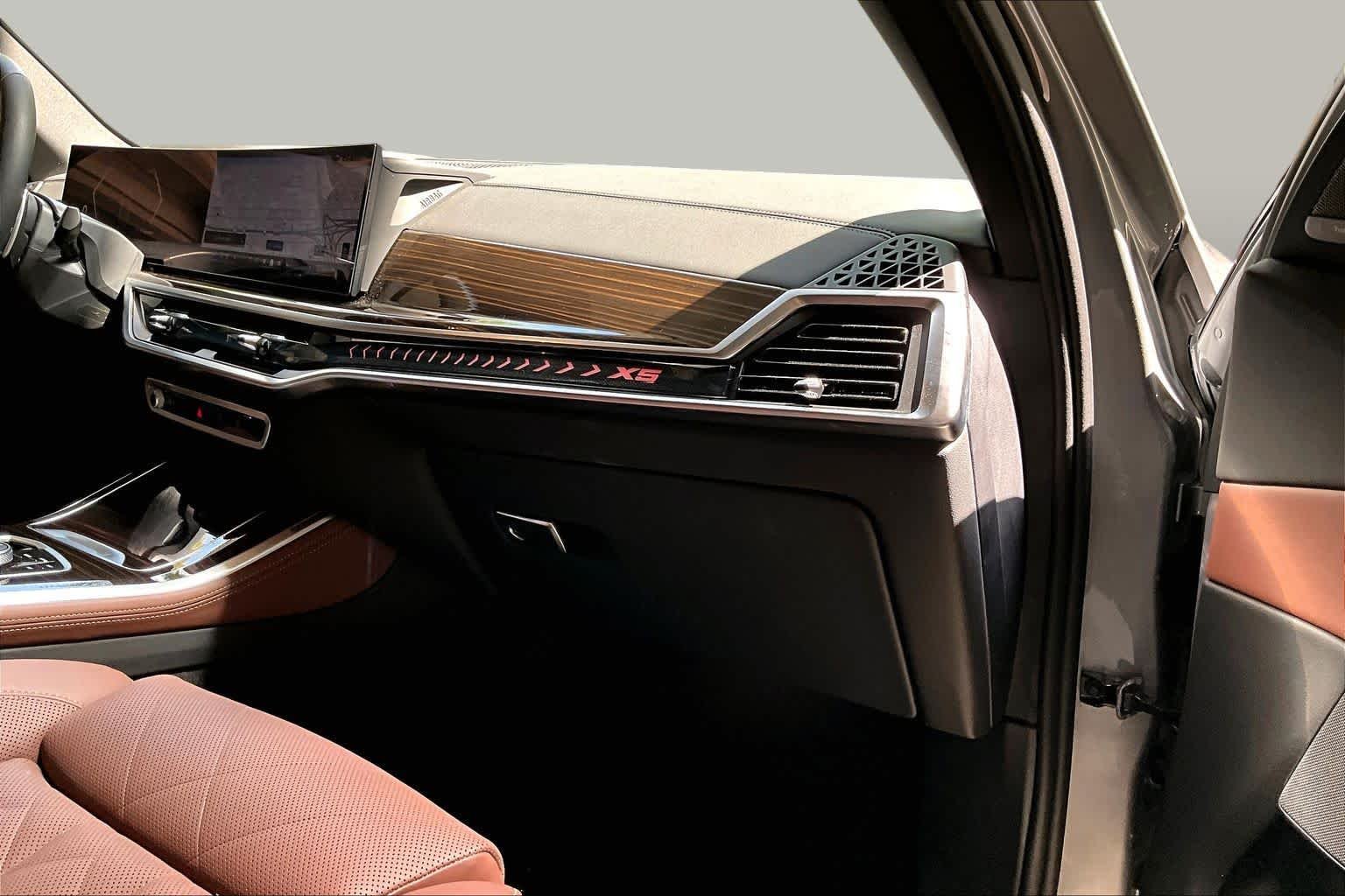 Used 2026 Skyscraper Grey Metallic BMW sDrive40i image 18