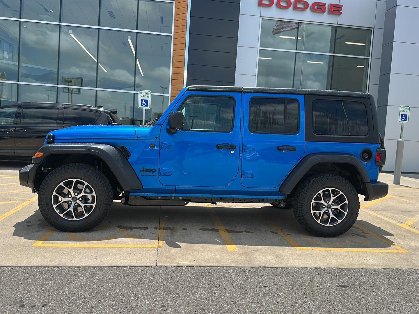 New 2026 Hydro Blue Pearl-Coat Exterior Paint Jeep Sport S image 2