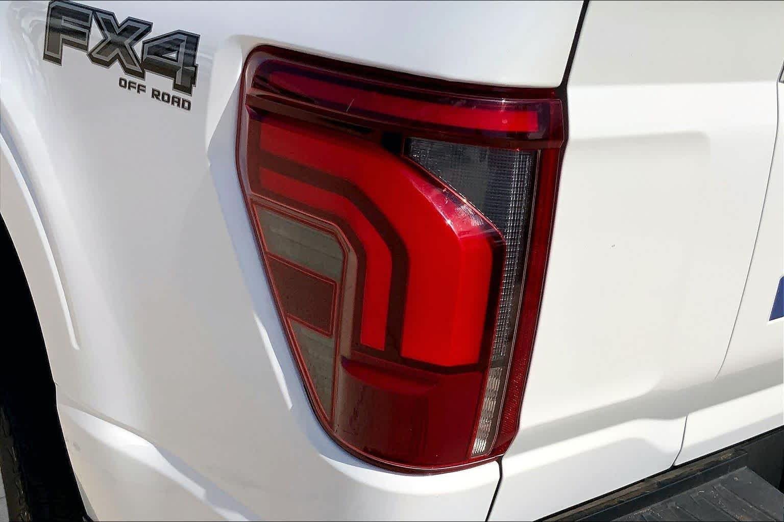 Used 2024 Star White Metallic Tri-Coat Ford LARIAT image 28