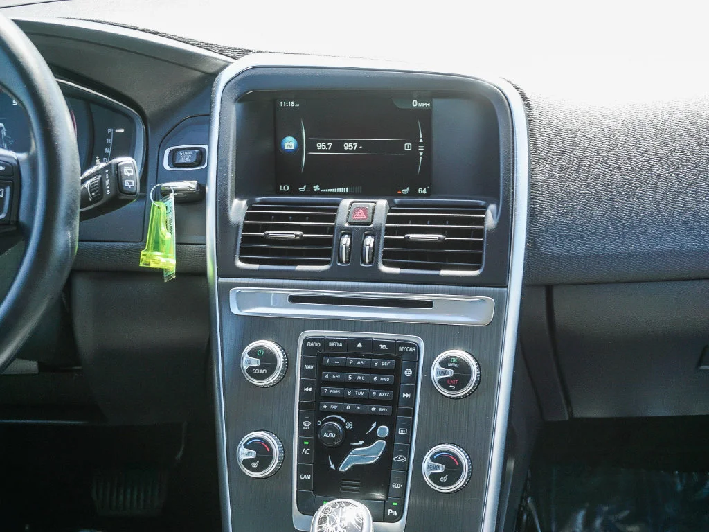 Used 2016 Black Volvo T5 Drive-E Premier image 15