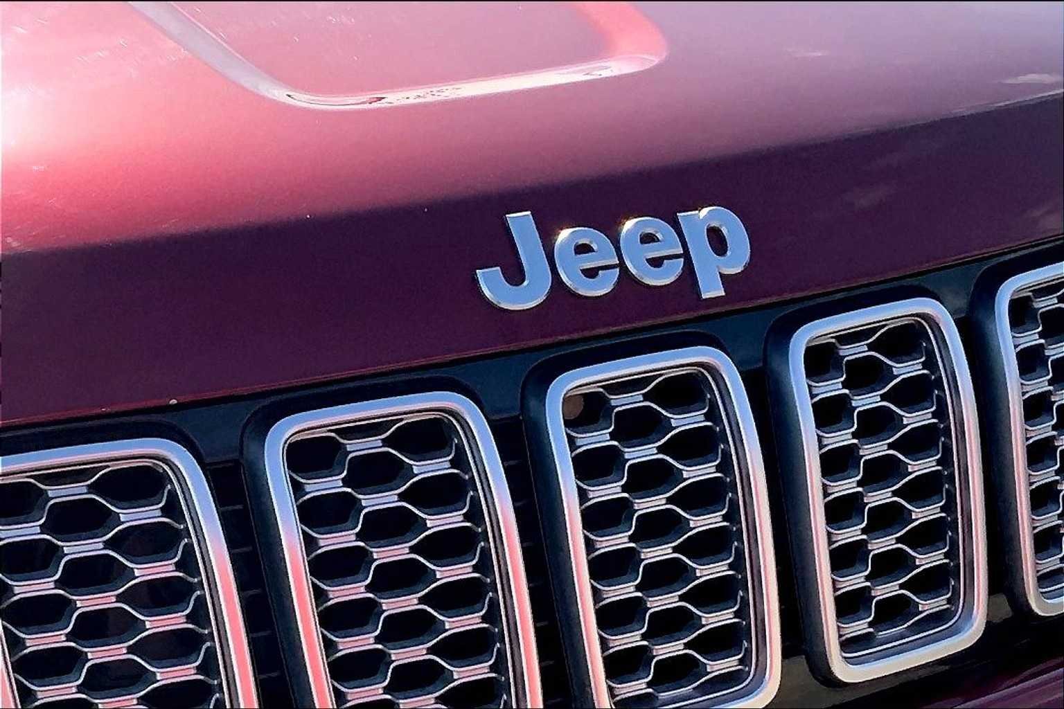 Used 2020 Velvet Red Pearlcoat Jeep Summit image 30
