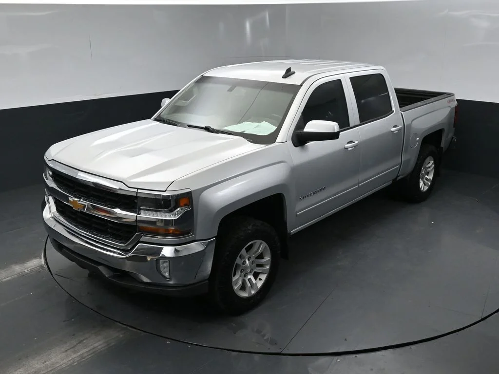 Used 2017 Silver Ice Metallic Chevrolet LT image 14
