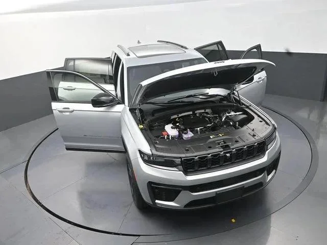 New 2026 Silver Zynith Jeep 85th Anniversary Edition image 31