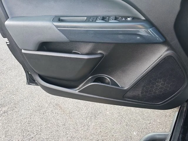 Used 2019 Black Chevrolet Z71 image 20