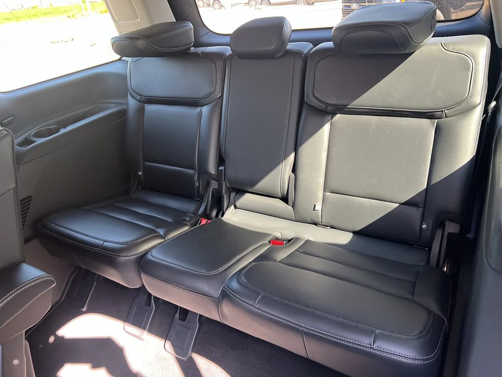 Used 2025 Agate Black Metallic Ford Platinum image 20