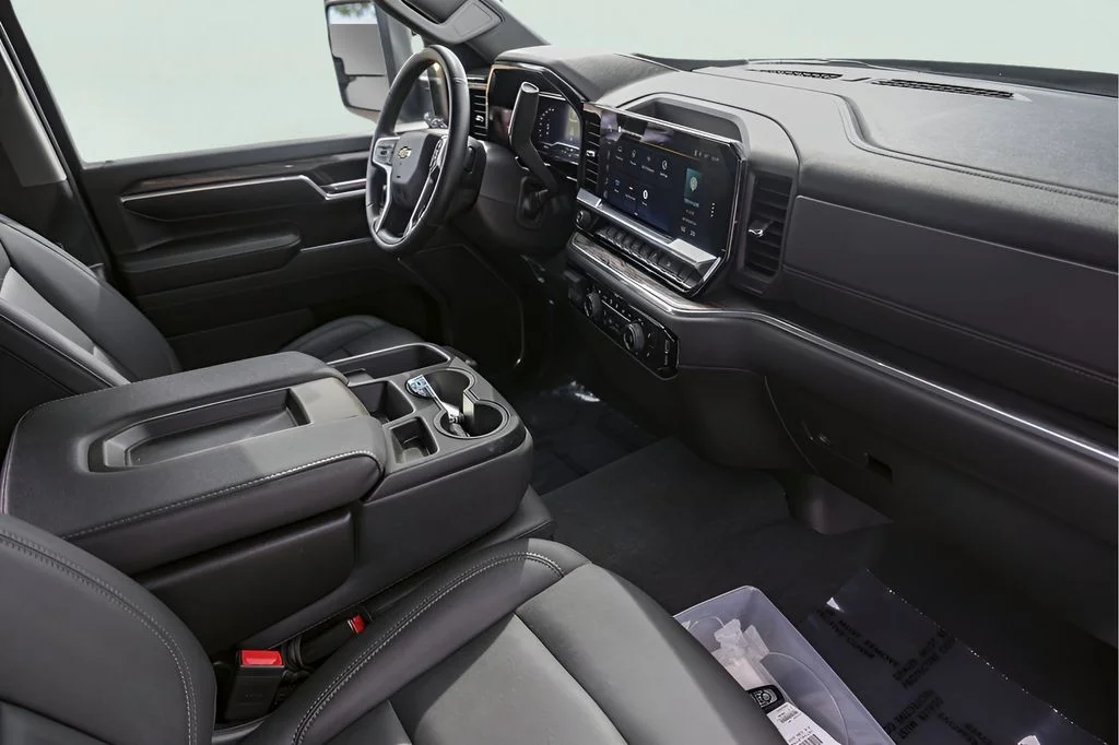 Used 2025 Gray Chevrolet LTZ image 31