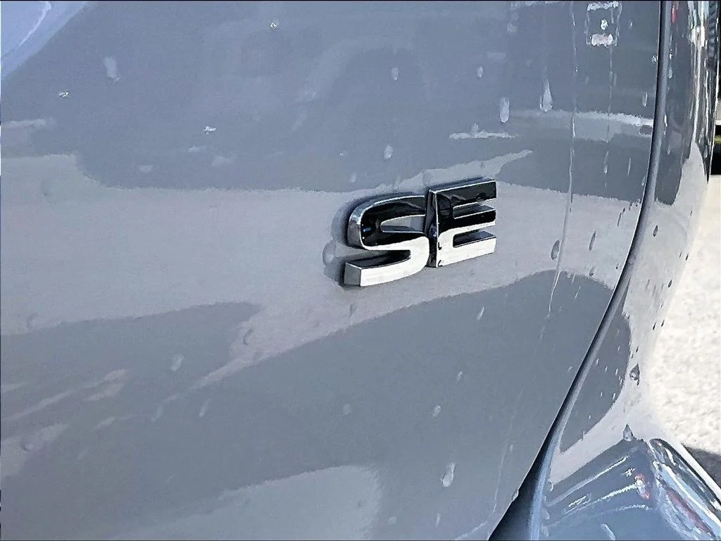 New 2026 White Mitsubishi SE image 10