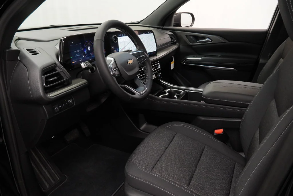New 2027 Mosaic Black Metallic Chevrolet LT image 10