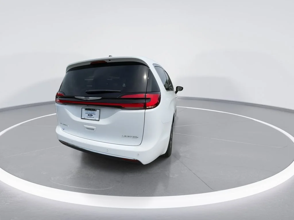 Used 2024 White Chrysler Limited image 7