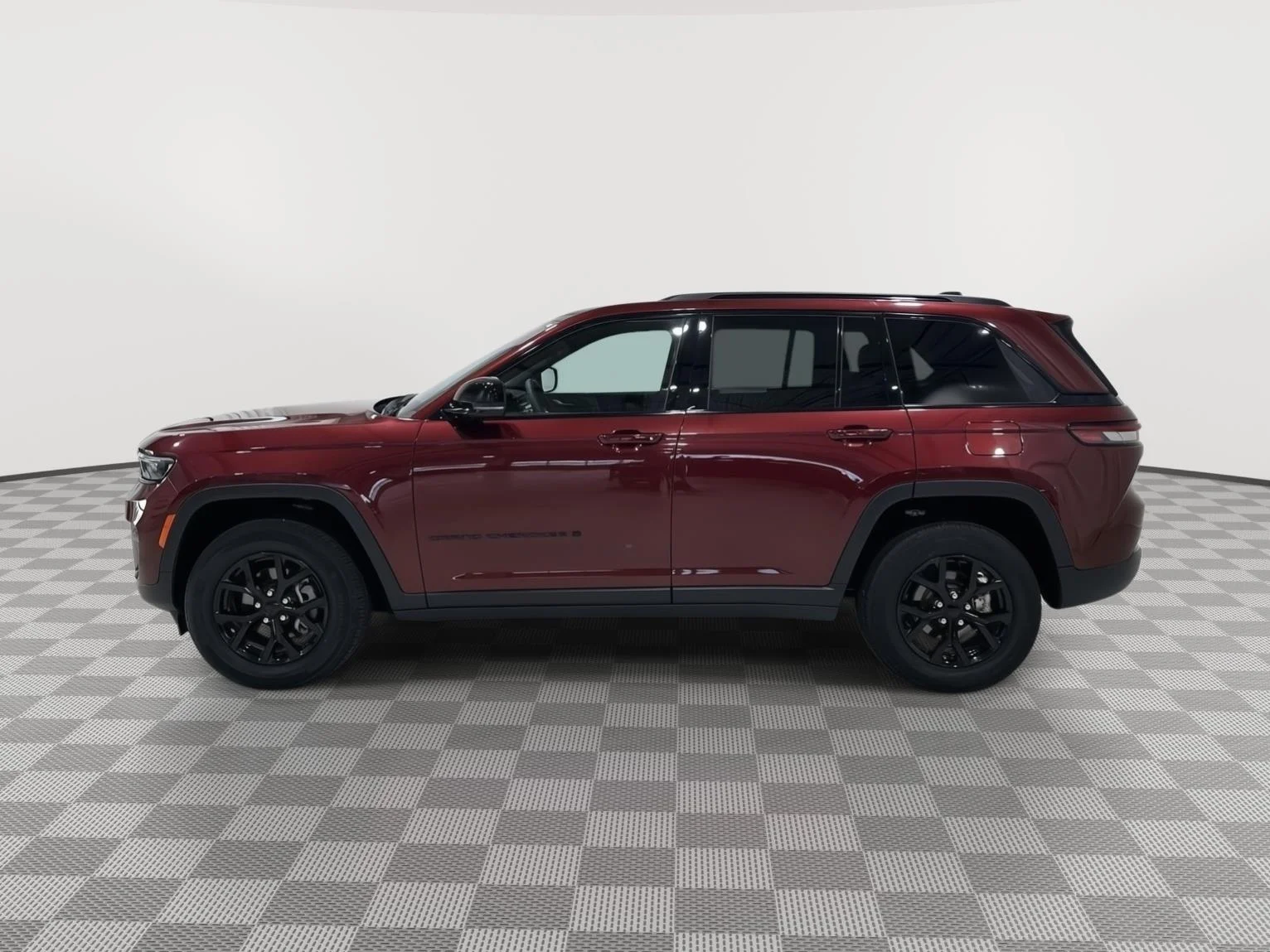 Used 2025 Jeep Grand Cherokee Altitude with VIN 1C4RJHAG2S8699537 for sale in Alexandria, Minnesota