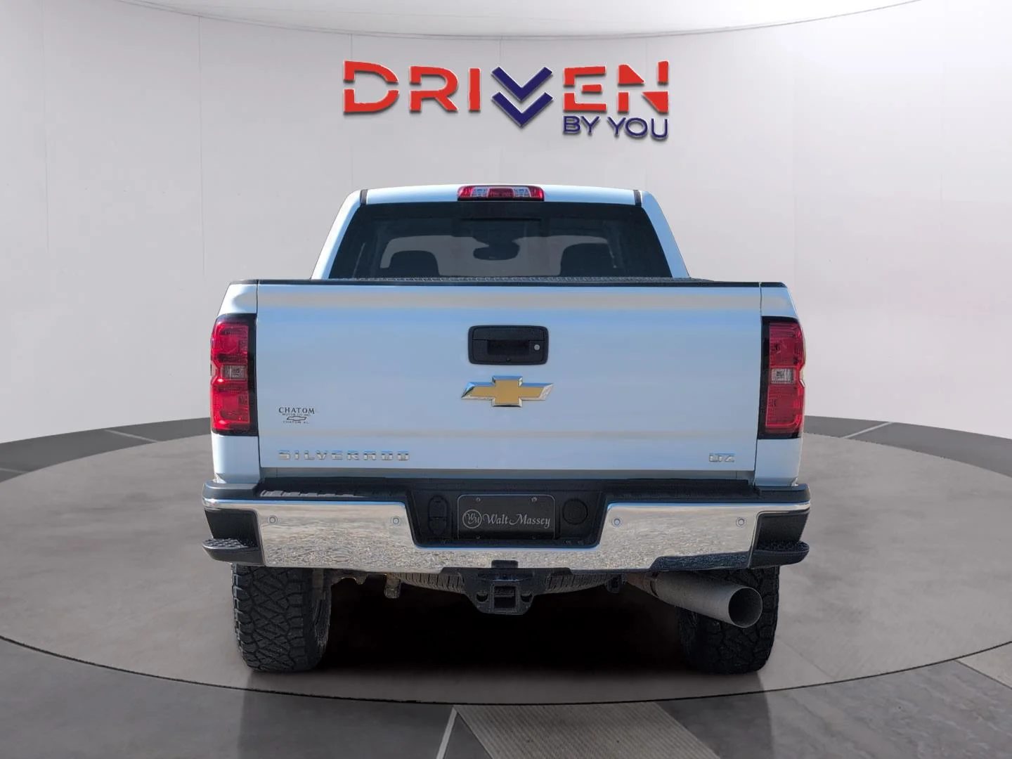 Used 2019 SUMMIT WHITE Chevrolet LTZ image 4