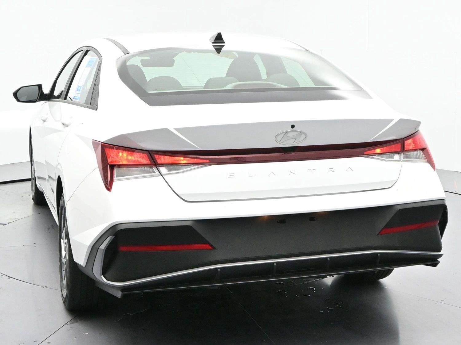 Used 2024 Serenity White Hyundai SEL image 6