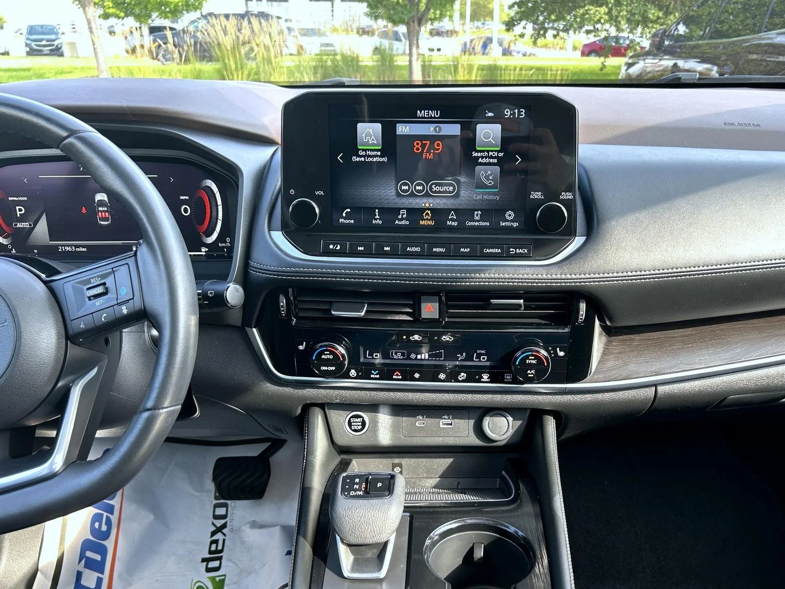 Used 2023 Gray Nissan Platinum image 13