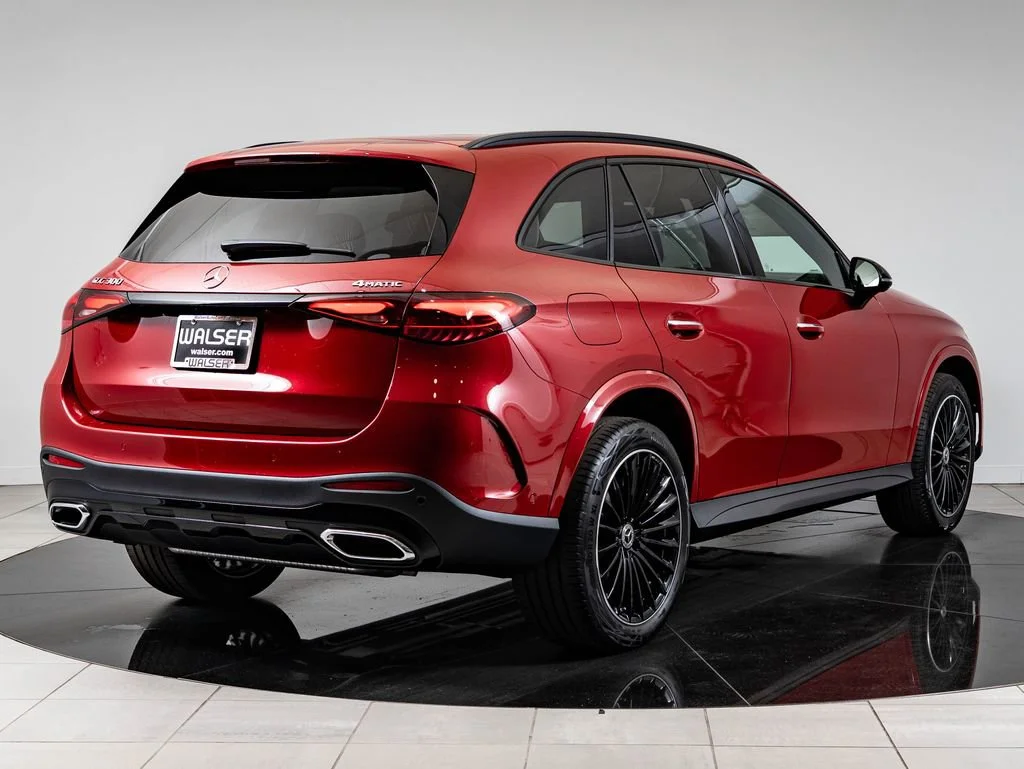 New 2026 Manufaktur Patagonia Red Mercedes-Benz GLC 300 image 10
