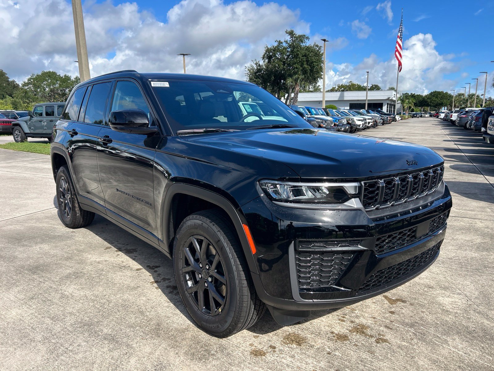 New 2027 High-Gloss Black Paint Jeep Laredo Altitude image 7