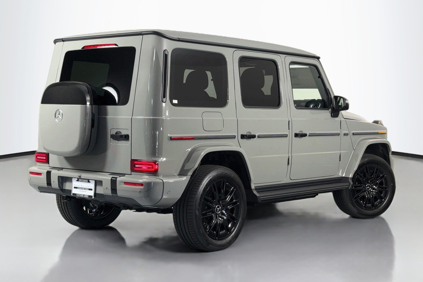 New 2027 MANUFAKTUR Arabian Grey Mercedes-Benz G 580e SUV image 11