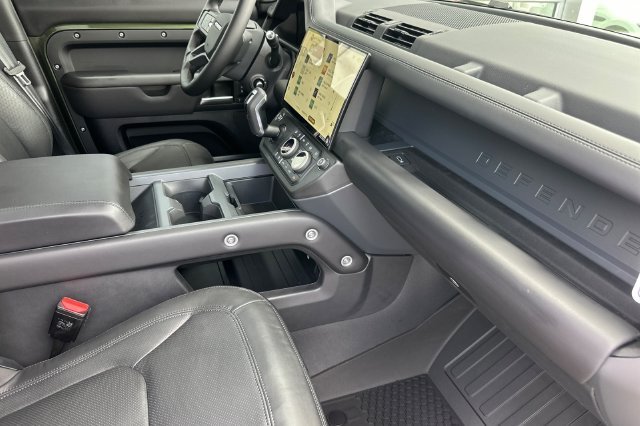 New 2026 Woolstone Green Land Rover X-Dynamic SE image 14