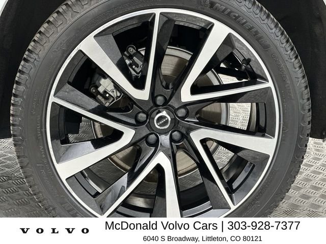 Used 2021 White Volvo T6 Momentum image 10