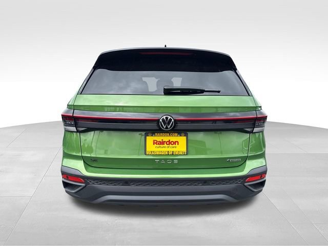 New 2026 Bright Moss Green/Blk Rf Volkswagen SE Black image 6