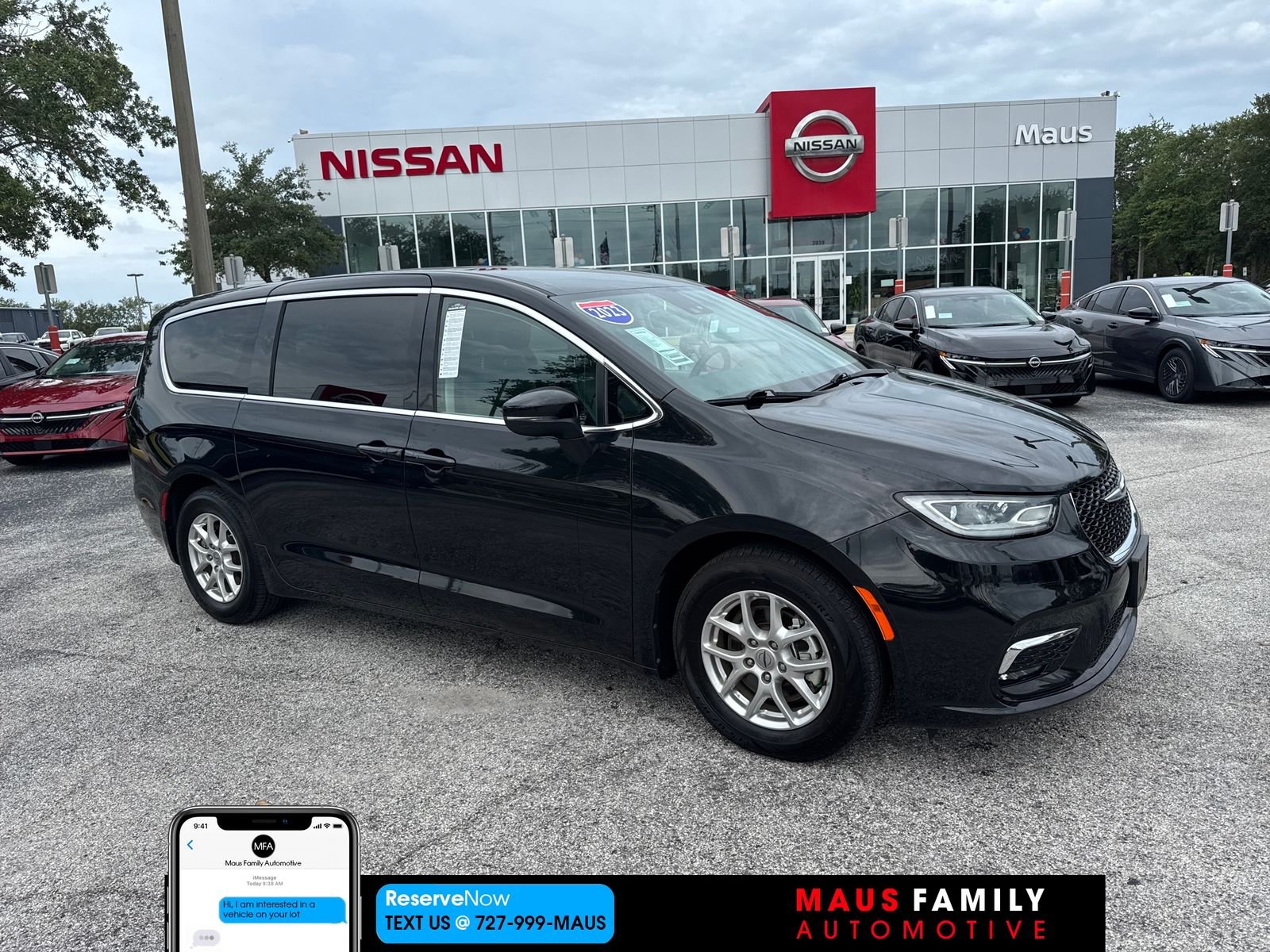 2023 Chrysler Pacifica Touring L's photo