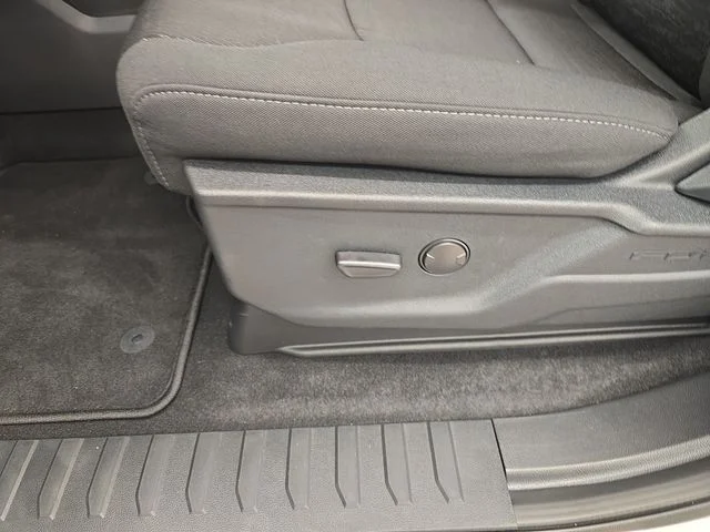New 2026 Oxford White Ford XLT image 38