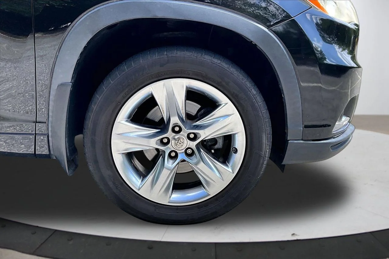 Used 2015 Black Toyota Limited image 36