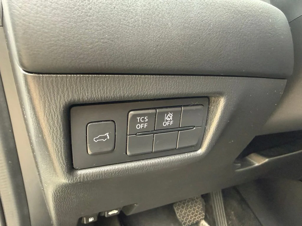 Used 2018 White Mazda Touring image 14