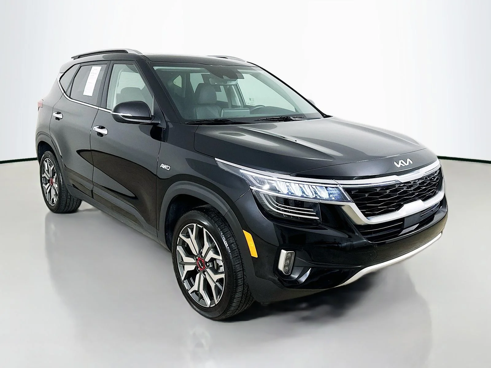 Used 2023 Black Kia  image 3