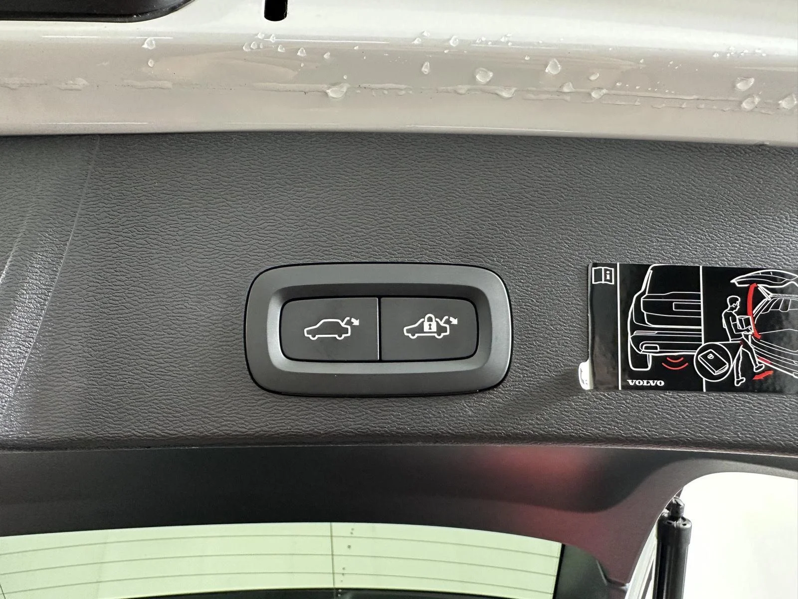Used 2022 Crystal White Metallic Volvo R-Design image 20