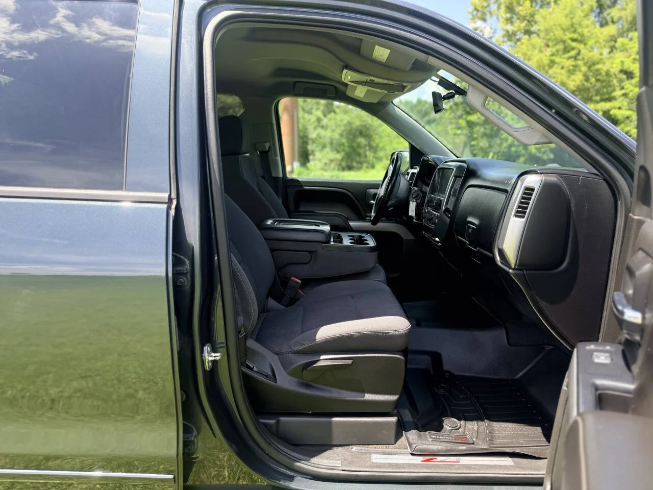 Used 2018 Gray Chevrolet LT Z71 4x4 4dr Crew Cab 5.8 ft. SB image 17