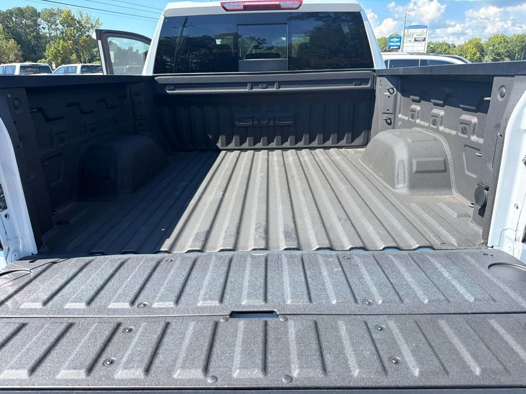 Used 2026 Glacier White GMC SLT image 32