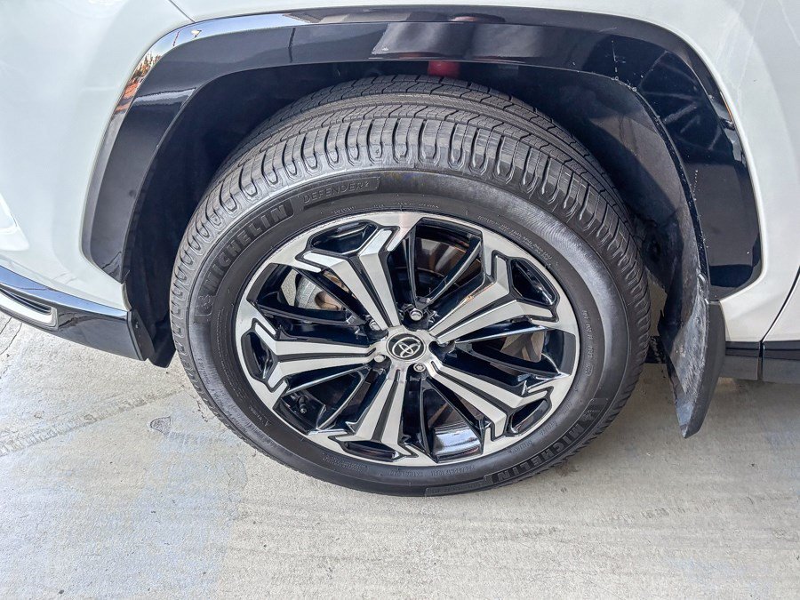 Used 2023 Wind Chill Pearl/Midnight Black Metallic Toyota XSE image 10