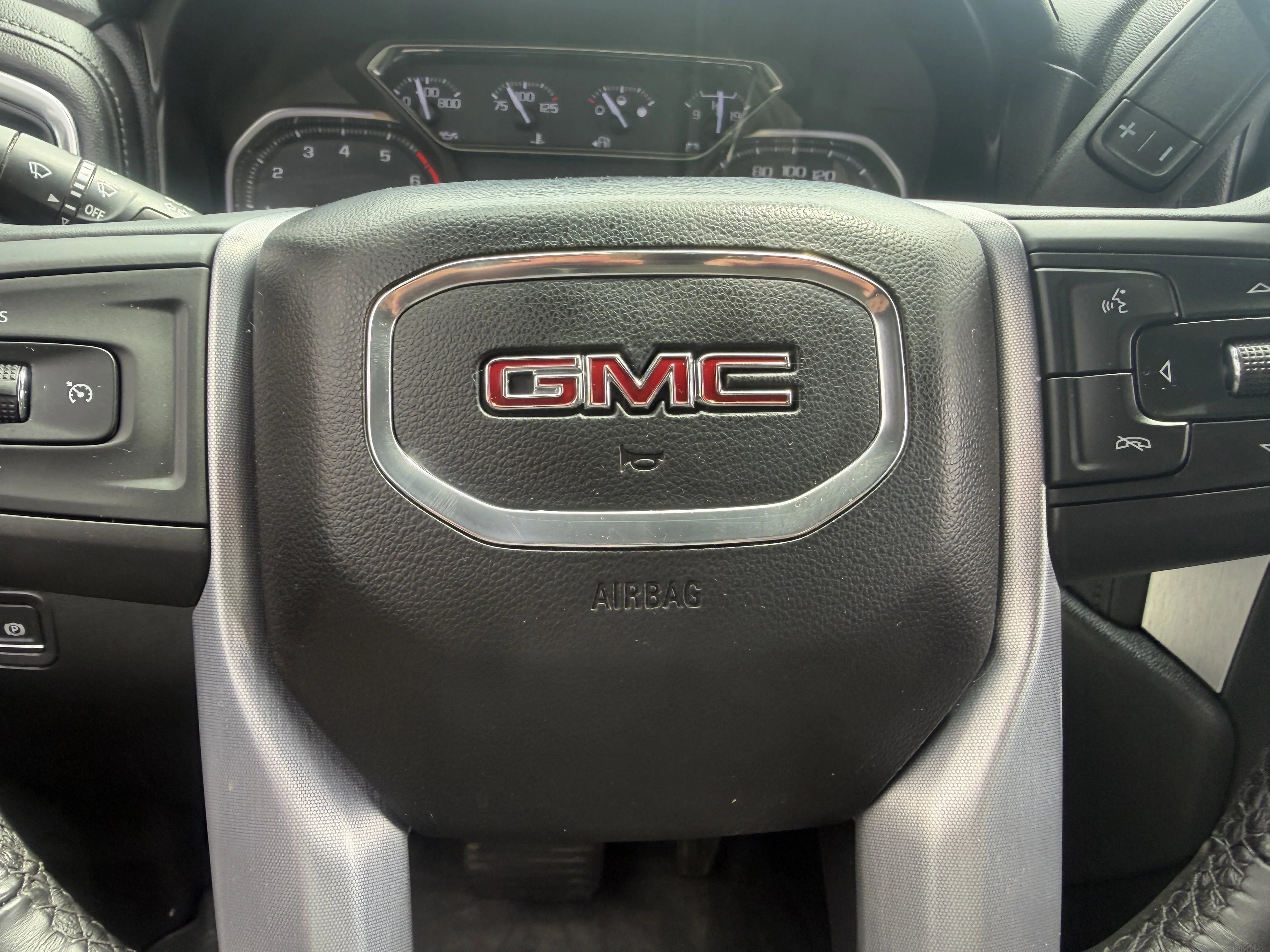 Used 2020 Dark Sky Metallic GMC SLE image 33