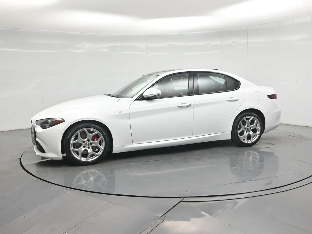 Used 2022 White Alfa Romeo Ti image 27