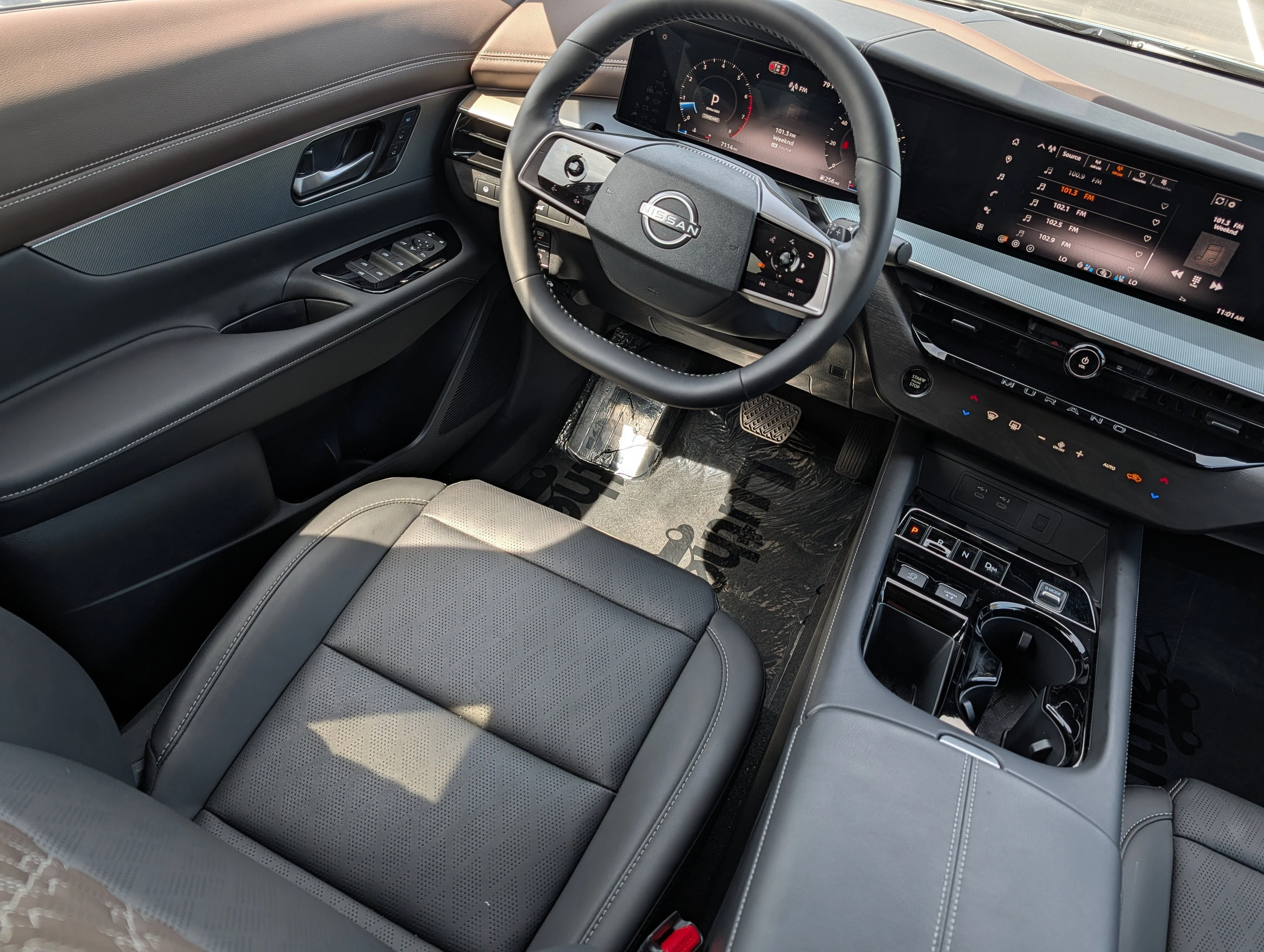 Used 2026 Super Black Nissan Platinum image 9