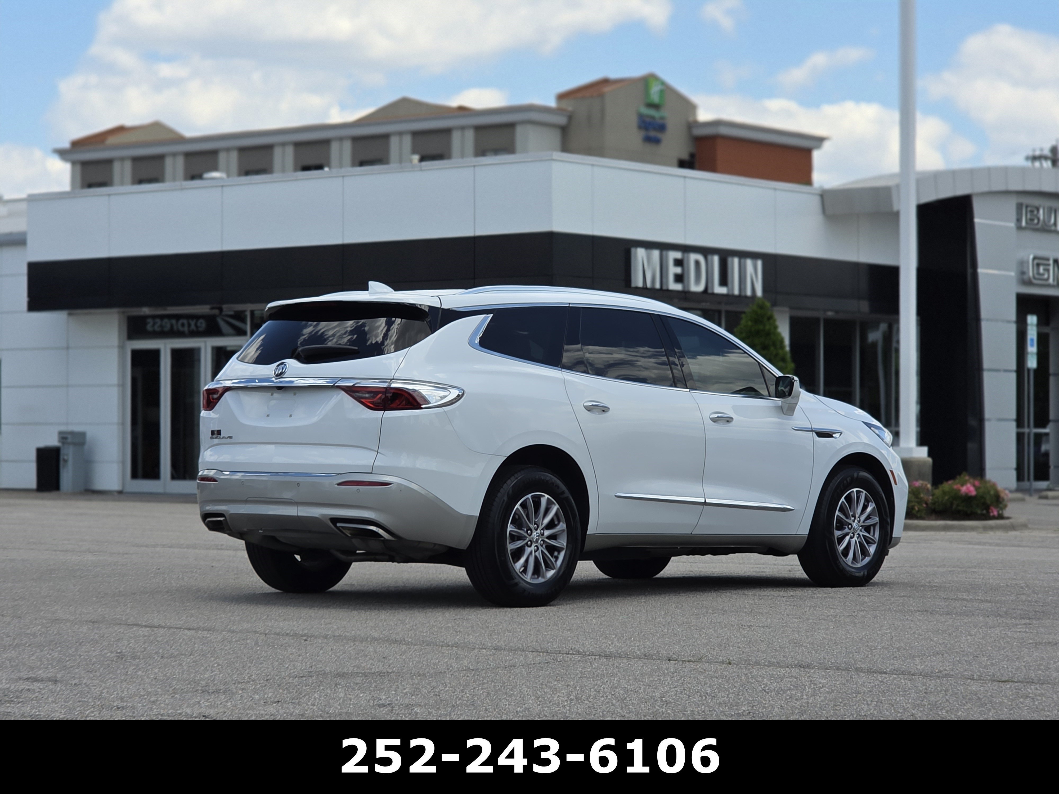 Used 2023 Summit White Buick Essence image 8